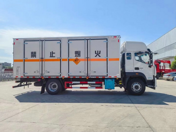 福田歐曼危爆品運(yùn)輸車(chē)