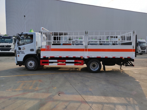 東風(fēng)多利卡D7氣瓶運(yùn)輸車