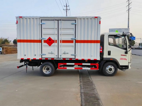 重汽豪沃易燃?xì)怏w運輸車