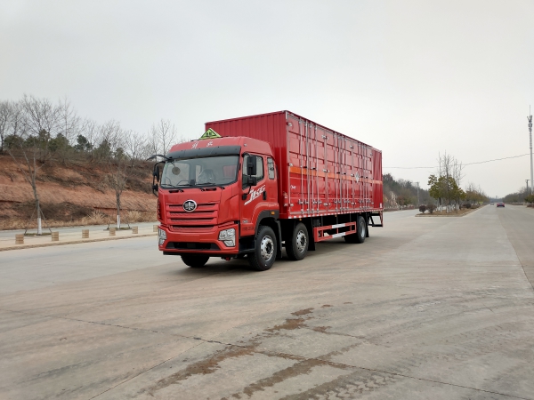 解放JK6小三軸雜項(xiàng)運(yùn)輸車