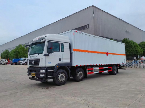 重汽汕德卡危爆車（9.6米）