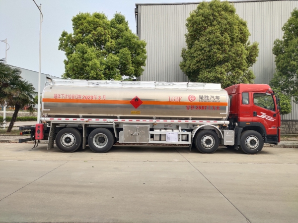 解放JK6前四后六24.5方鋁合金運油車