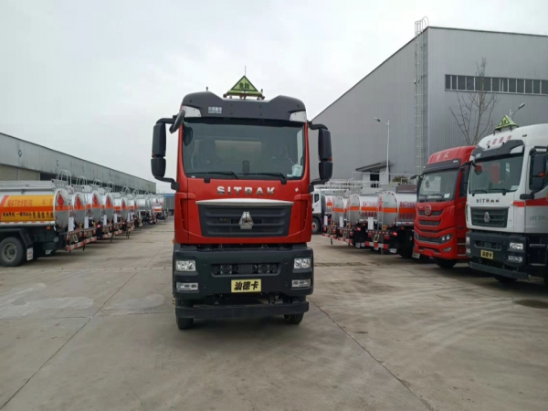 汕德卡 前四后八油罐車